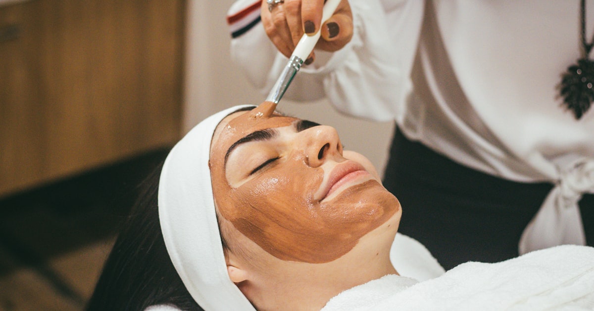صورة مقال: صالونات التجميل السعودية 2026: واتساب أعمال لأتمتة المواعيد والعروض
